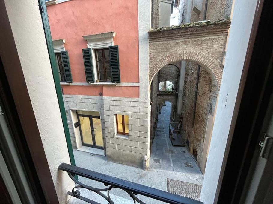 A Due Passi Da Piazza Grande Apartment Montepulciano Exterior photo